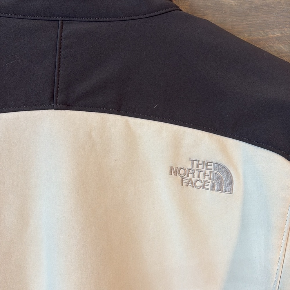 Good Condition - The North Face Softshell Jacket - white/grey - Mens Small - Picture 6 of 9